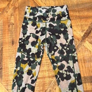 Joy Lab high waisted athletic leggings XS camo green